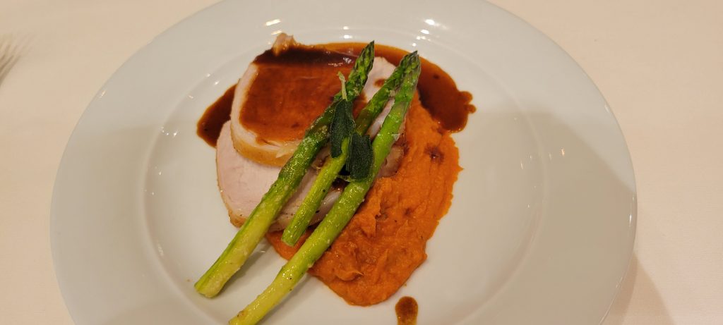 Pork tenderloin with asparagus 
